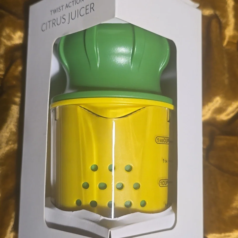 ♥️BUY 2 GET 1 FREE Sur La Table Twist Action Lemon & Lime Juicer, Retail $24.95